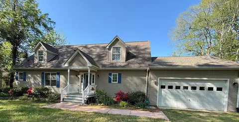82 Westmoreland Blvd, Hague, VA 22469