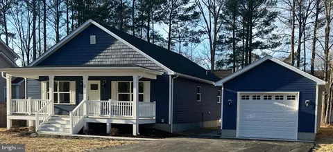 2802 Riverview Dr, Colonial Beach, VA 22443