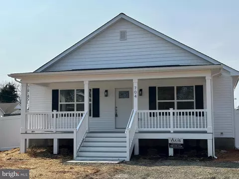 704 Jackson St, Colonial Beach, VA 22443