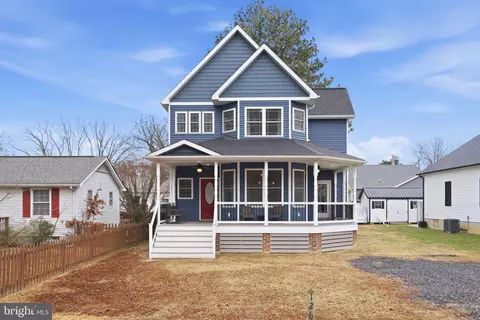 126 4th St, Colonial Beach, VA 22443
