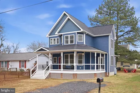 126 4th St, Colonial Beach, VA 22443