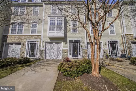 307 Monroe Point Dr, Colonial Beach, VA 22443