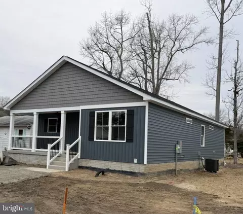 145 9th St, Colonial Beach, VA 22443