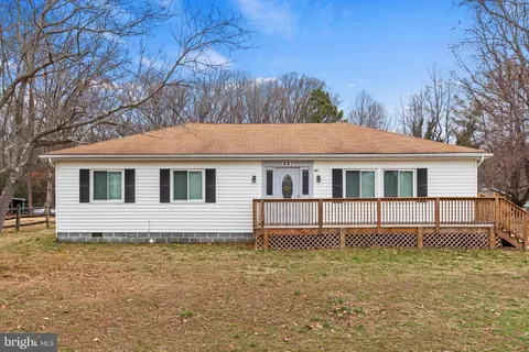 641 Holly Vista Dr, Colonial Beach, VA 22443