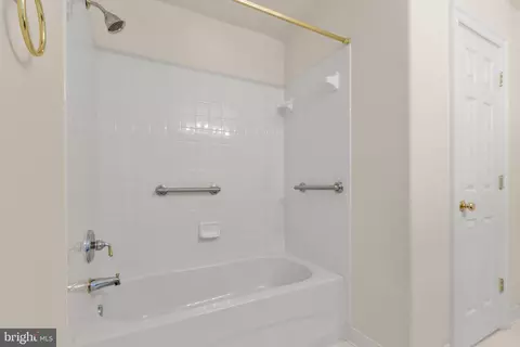 Bath - 175 Shellfield Ln, Colonial Beach, VA 22443 photo 5 of 6