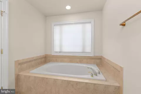 Bath - 175 Shellfield Ln, Colonial Beach, VA 22443 photo 3 of 6