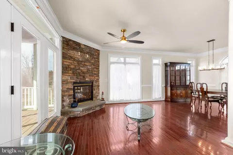Living - 175 Shellfield Ln, Colonial Beach, VA 22443 photo 3 of 4