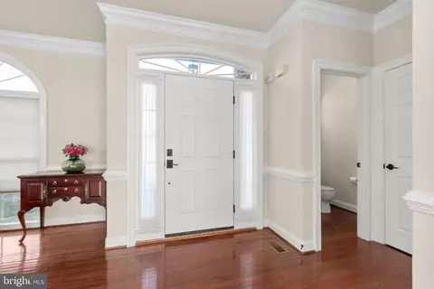 Entry Way - 175 Shellfield Ln, Colonial Beach, VA 22443 photo 3 of 6