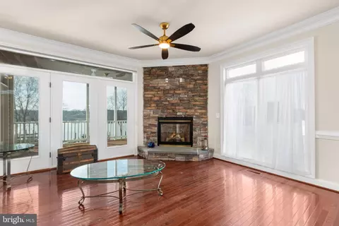 Living - 175 Shellfield Ln, Colonial Beach, VA 22443 photo 2 of 4