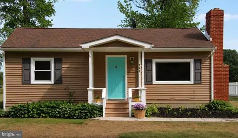 508 Latane Dr, Colonial Beach, VA 22443