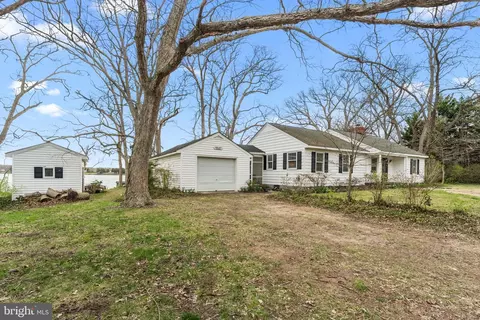 375 Hickory Point Dr, Montross, VA 22520