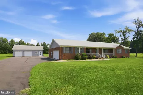 38 Silverleaf Dr, Hague, VA 22469