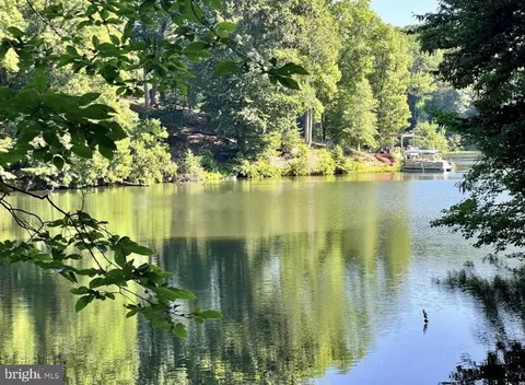 75 Eaglenest Dr, Montross, VA 22520