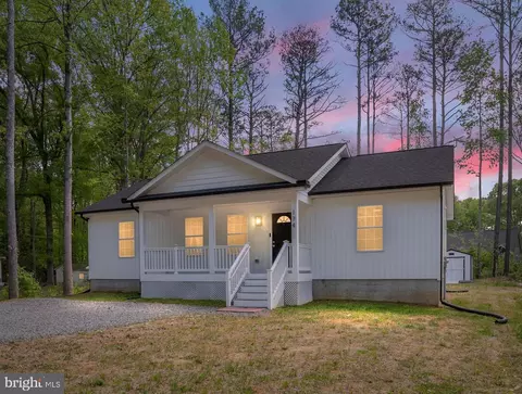 174 Shorewood Dr, Colonial Beach, VA 22443