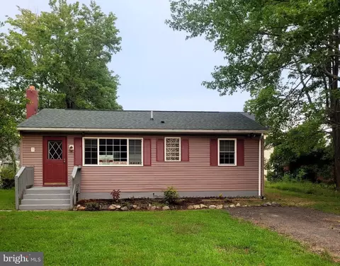 244 6th St, Colonial Beach, VA 22443