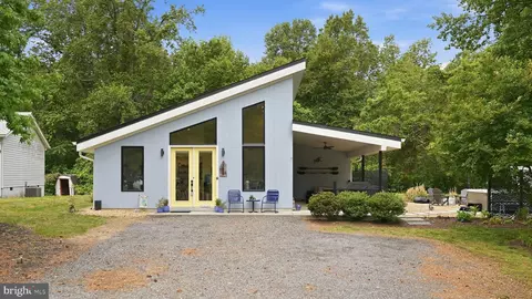 326 Haulover Cir, Montross, VA 22520