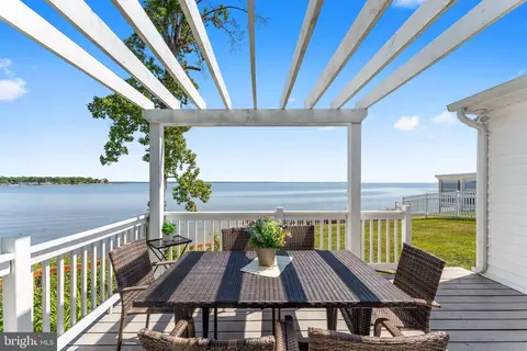 222 Shore Dr, Colonial Beach, VA 22443