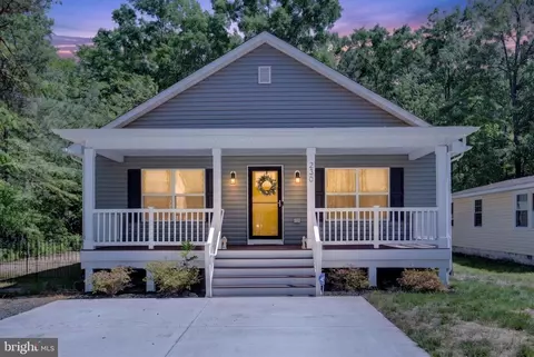 230 12th St, Colonial Beach, VA 22443