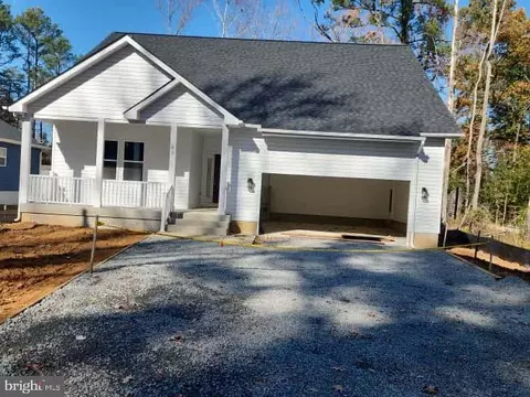 171 Wildwood Rd, Colonial Beach, VA 22443