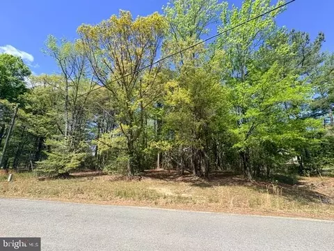 Ships Row, Montross, VA 22520