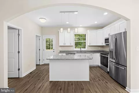 113 Laurel Ln, Colonial Beach, VA 22443