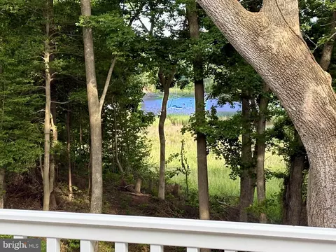 181 Haulover Dr, Montross, VA 22520