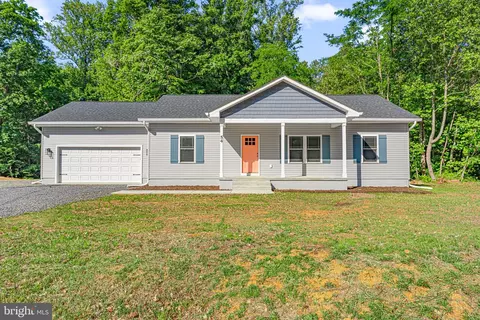54 Bay Pointe Dr, Montross, VA 22520
