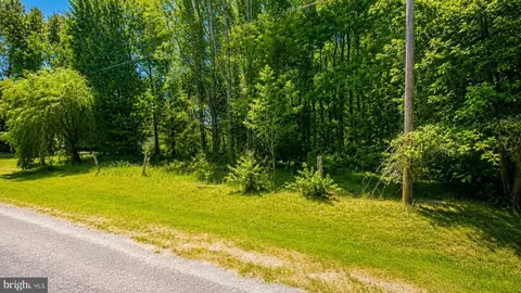 Clover, Colonial Beach, VA 22443 photo 6
