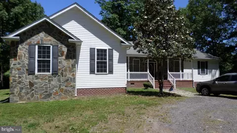 202 Baylor Dr, Montross, VA 22520