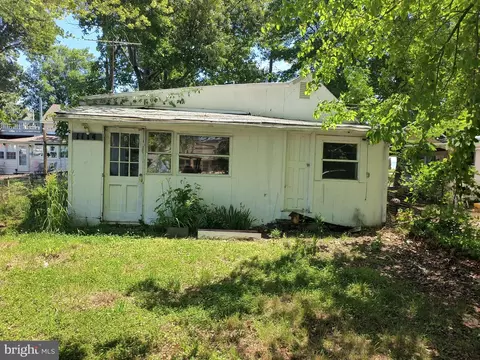 1114 Lossing Ave, Colonial Beach, VA 22443