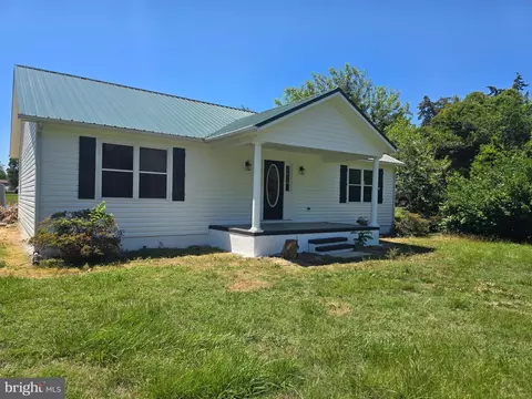 1200 S Glebe Rd, Montross, VA 22520