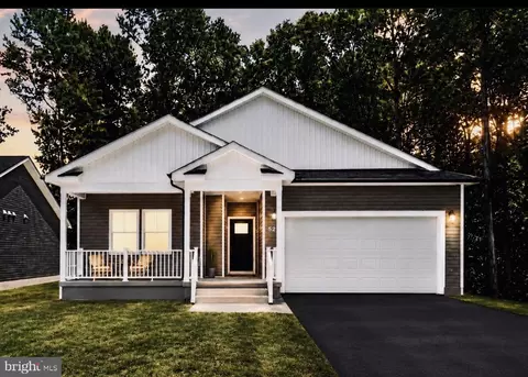 192 Woodmount Dr, Colonial Beach, VA 22443