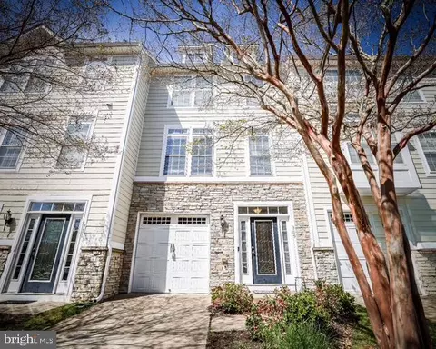 309 Monroe Point Dr, Colonial Beach, VA 22443