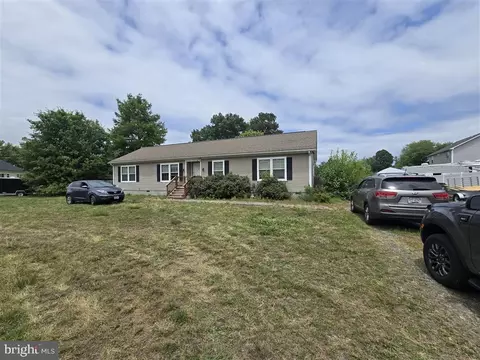 55 Latane Dr, Colonial Beach, VA 22443