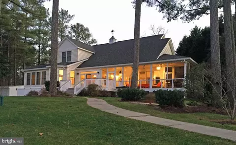 52 Reef Ct, Montross, VA 22520