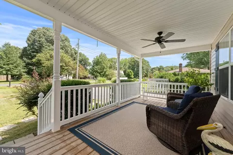 Exterior - 305 Cedar Ln, Colonial Beach, VA 22443 photo 3 of 10