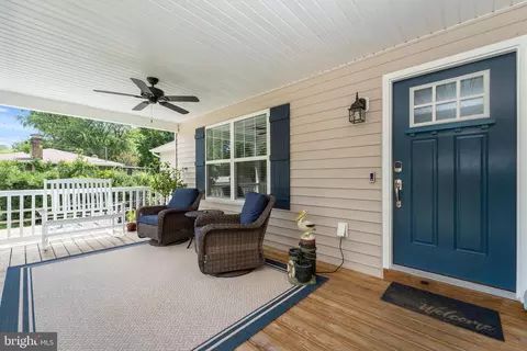Exterior - 305 Cedar Ln, Colonial Beach, VA 22443 photo 2 of 10