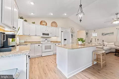 305 Cedar Ln, Colonial Beach, VA 22443