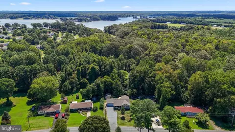 305 Cedar Ln, Colonial Beach, VA 22443