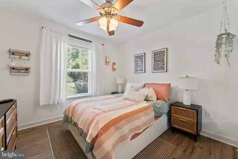 Bedroom - 305 Cedar Ln, Colonial Beach, VA 22443 photo 2 of 4