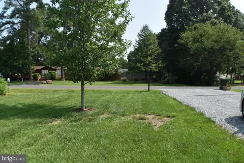 Exterior - 305 Cedar Ln, Colonial Beach, VA 22443 photo 4 of 10