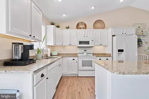 Kitchen - 305 Cedar Ln, Colonial Beach, VA 22443 photo 2 of 2