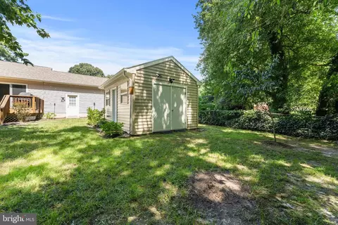 Exterior - 305 Cedar Ln, Colonial Beach, VA 22443 photo 8 of 10