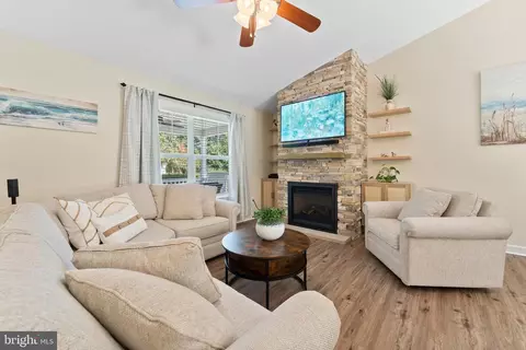 Living - 305 Cedar Ln, Colonial Beach, VA 22443 photo 1 of 1