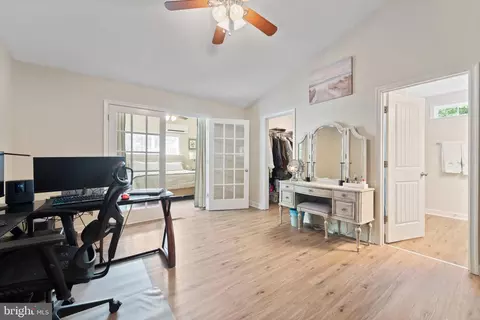 Entry Way - 305 Cedar Ln, Colonial Beach, VA 22443 photo 5 of 5