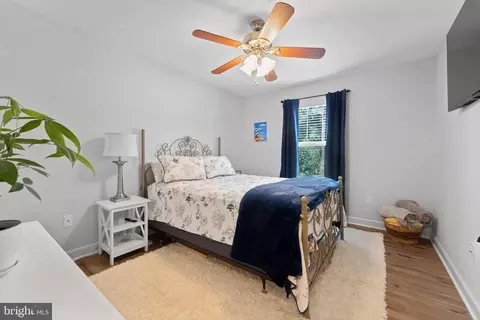 Bedroom - 305 Cedar Ln, Colonial Beach, VA 22443 photo 1 of 4