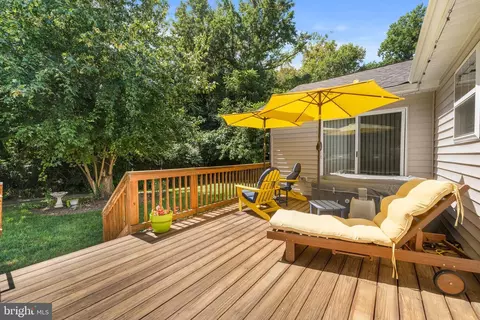 Exterior - 305 Cedar Ln, Colonial Beach, VA 22443 photo 6 of 10