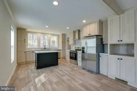 332 Morris Ln, Montross, VA 22520