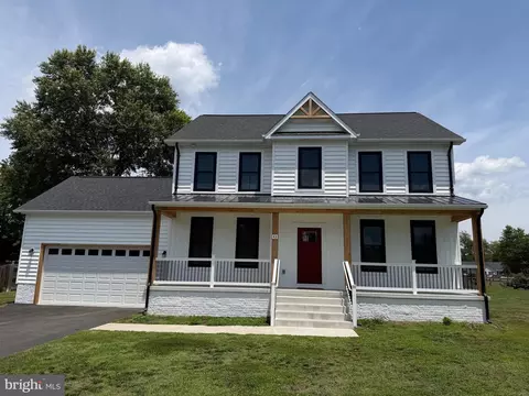 43 Lee St, Montross, VA 22520