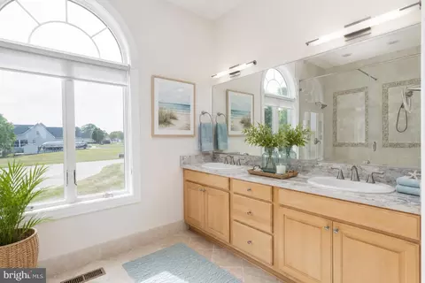 Bath - 116 Kettle Bottom Dr, Colonial Beach, VA 22443 photo 4 of 12